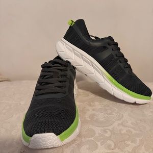 Men’s Sneakers, dark gray w green size 8.5